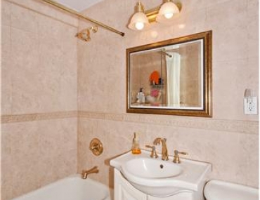 Prime 2Br Condo in Forest Hills